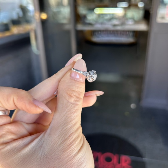 Antique Diamond Ring Platinum - Picture 7 of 9